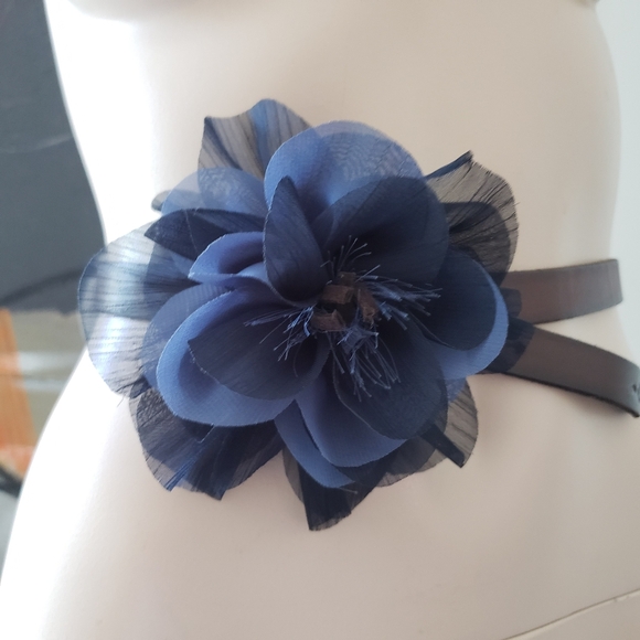 Hollister | Leather Belt with Decorative Flower - Picture 2 of 3